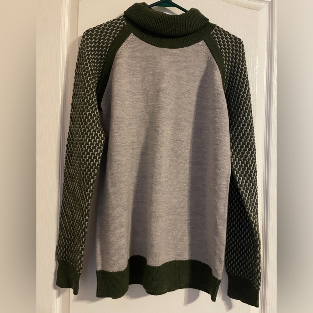Revolve Primary 100% Wool Tread Turtleneck Sweater Measures M Preppy Gorpcore View 2